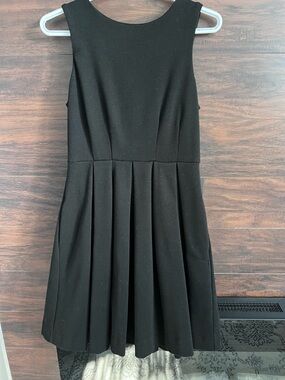 Jennifer Lopez Classic Black Sleeveless Fit And Flare Pleated Dress